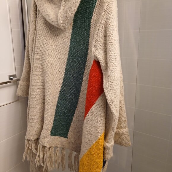 Hudson Bay Shawl Wrap - Picture 7 of 11